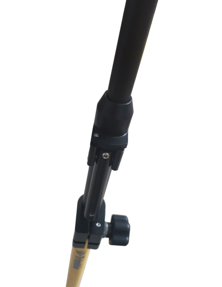 Tripod s centračnou tyčou pre stabilizáciu bázy